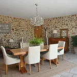 Aux 3 Forets Bed & Breakfast Bizeneuille