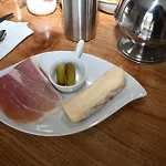 Aux 3 Forets Bed & Breakfast Bizeneuille