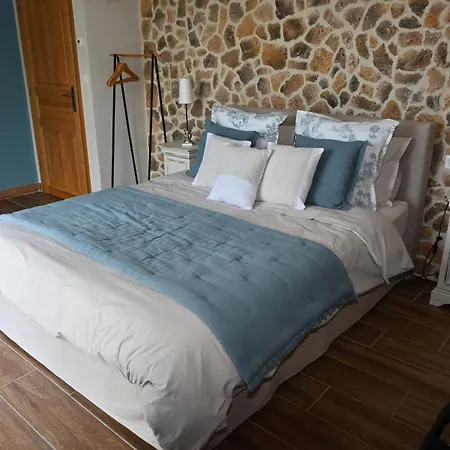 住宿加早餐酒店 Aux 3 Forets Bizeneuille