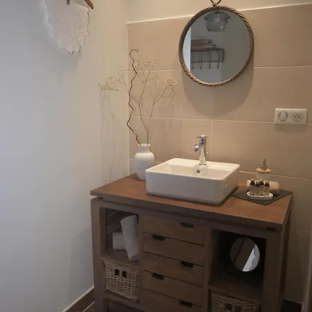 住宿加早餐酒店 Aux 3 Forets Bizeneuille