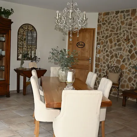 Aux 3 Forets Bed and Breakfast Bizeneuille