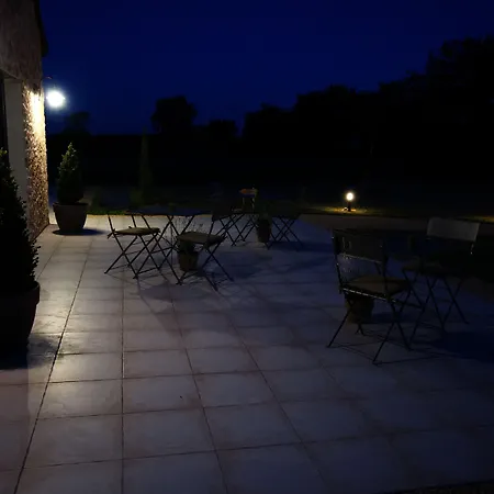 Aux 3 Forets 住宿加早餐酒店 Bizeneuille