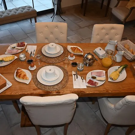 Aux 3 Forets 住宿加早餐酒店