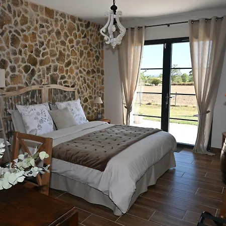 Aux 3 Forets Bed and Breakfast 3*
