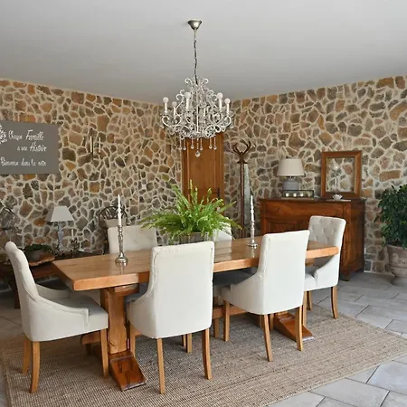 Aux 3 Forets Bed & Breakfast Bizeneuille
