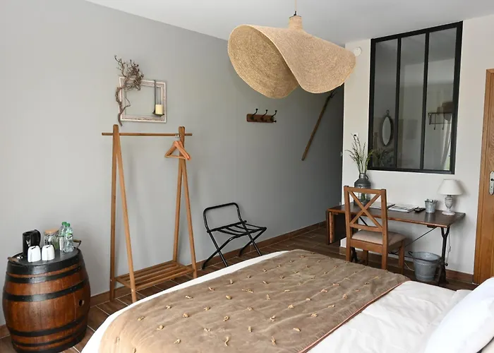 Aux 3 Forets Bed & Breakfast 3*