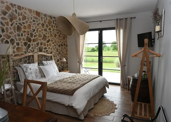 Aux 3 Forets 3* Bizeneuille