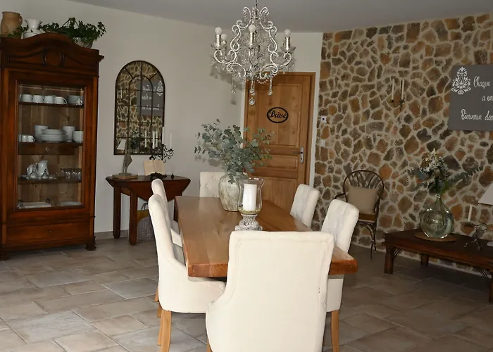 Aux 3 Forets Bed & Breakfast Bizeneuille