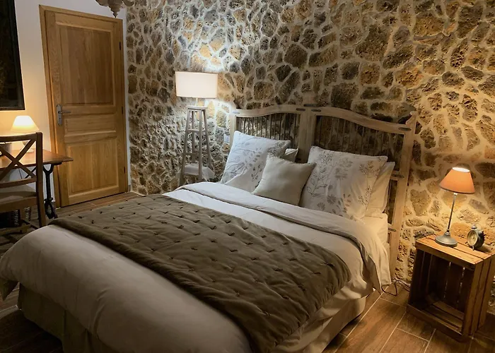 Aux 3 Forets Bed & Breakfast 3*