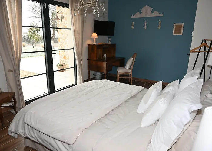 Aux 3 Forets 3* Bizeneuille