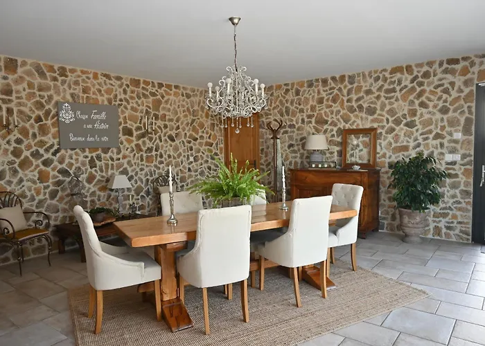 Aux 3 Forets Bed & Breakfast Bizeneuille